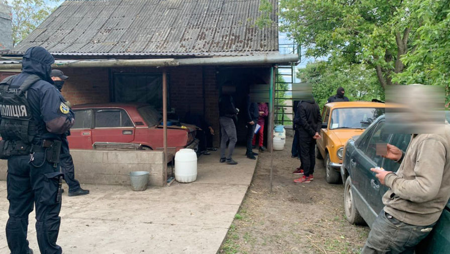 На Украине пенсионерка держала в трудовом рабстве троих мужчин