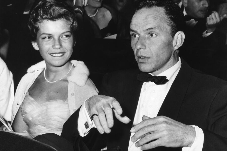 Фрэнк и Нэнси Синатра на&nbsp;премьере фильма &laquo;Не как чужой&raquo;, 1955&nbsp;год