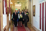 Владимир Путин во время экскурсии по Кремлю со школьниками после торжественной церемонии вручения паспортов