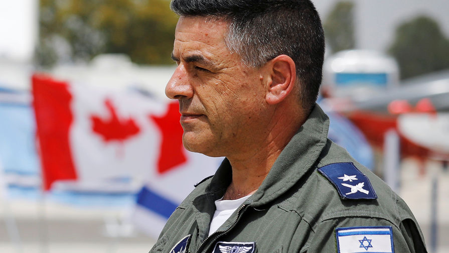 Главком ВВС Израиля Амикам Норкин на авиабазе Тель-Ноф, май 2018 года