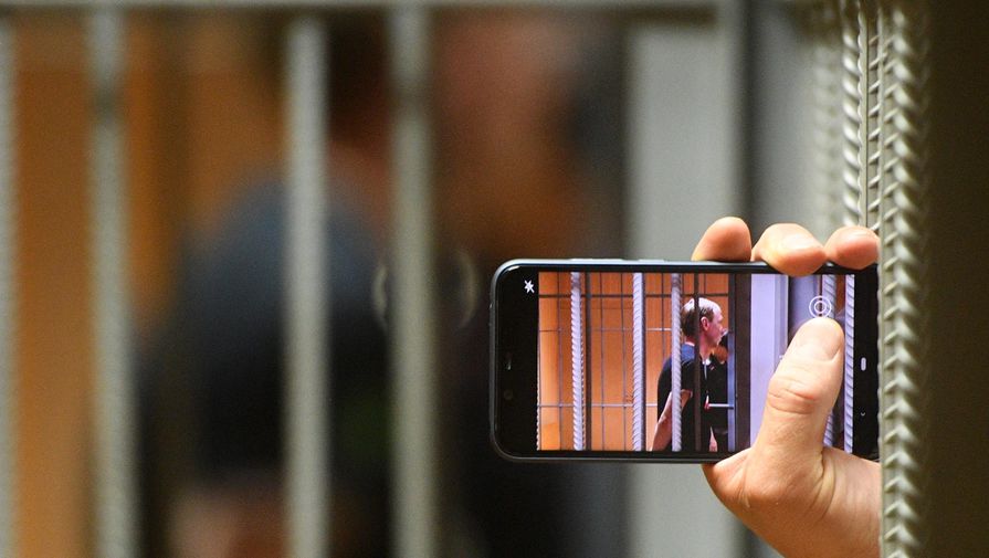 Журналист интернет-издания «Медуза» Иван Голунов, обвиняемый в незаконном обороте наркотиков, на заседании Никулинского суда города Москвы, где рассматривается ходатайство следствия о его аресте