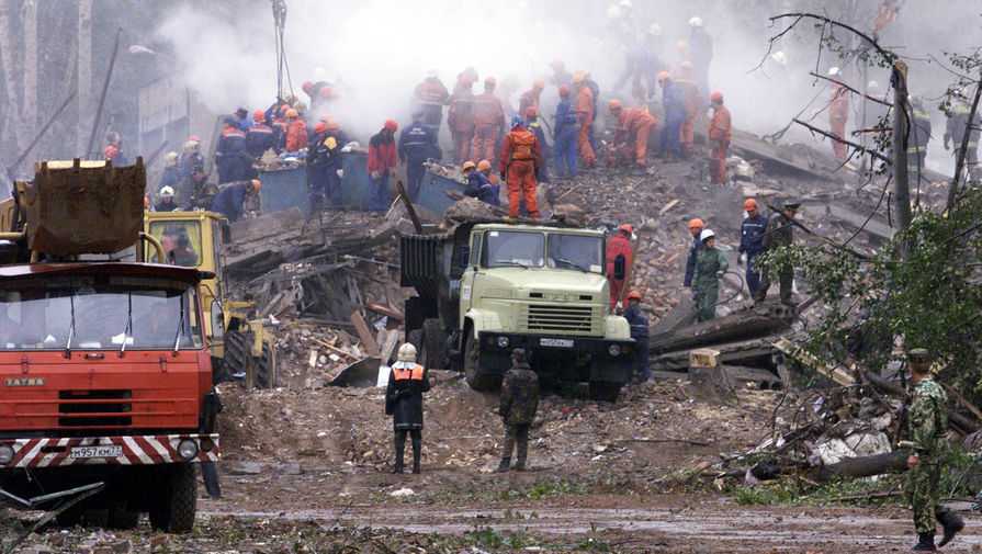 Работы на&nbsp;месте взрыва в&nbsp;жилом доме на&nbsp;Каширском шоссе в&nbsp;Москве, 13 сентября 1999 года