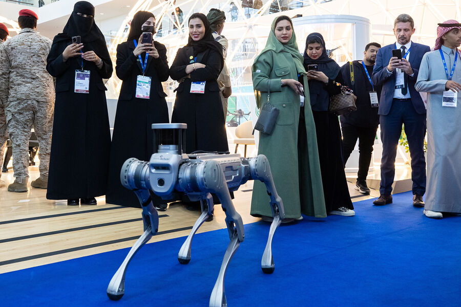Собака-робот на&nbsp;2-й Всемирной оборонной выставке World Defense Show в&nbsp;Эр-Рияде