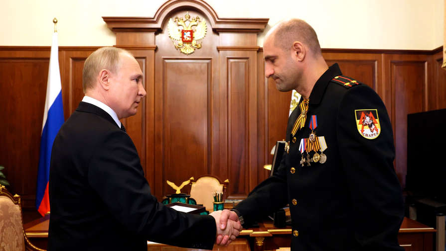 Путин встретился с отцом погибшего в Донбассе командира батальона Спарта