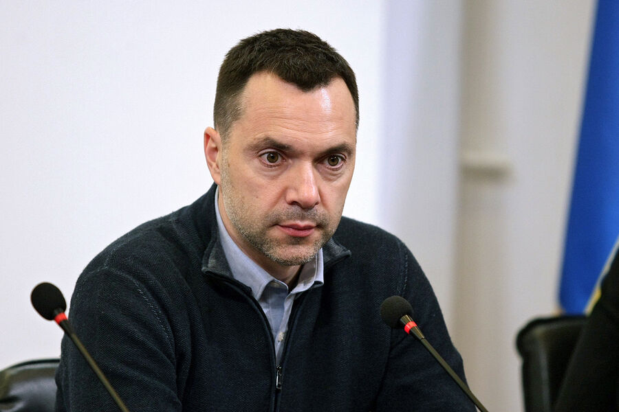 Советник офиса Зеленского Арестович сообщил о бегстве подразделений ВСУ под Соледаром