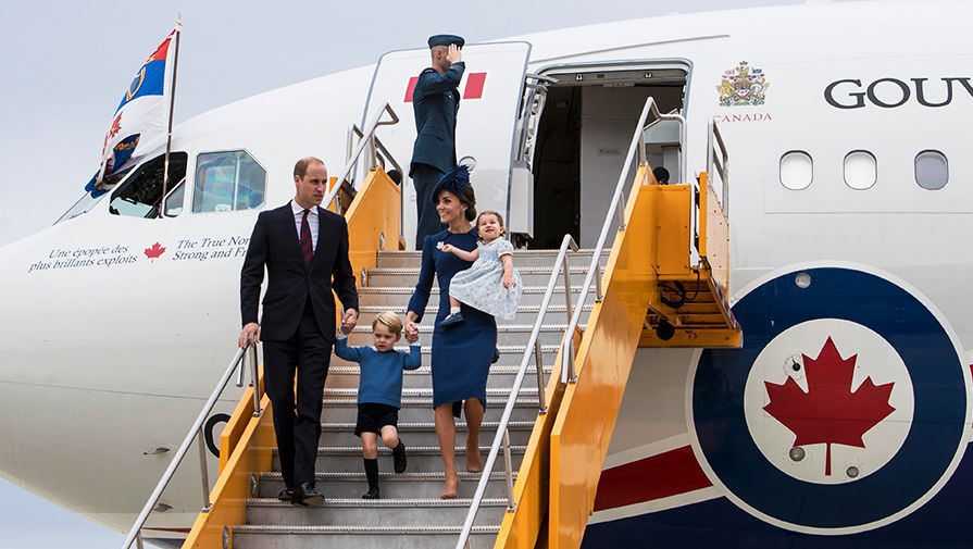 Королевская семья в&nbsp;аэропорту города Виктория, Канада
