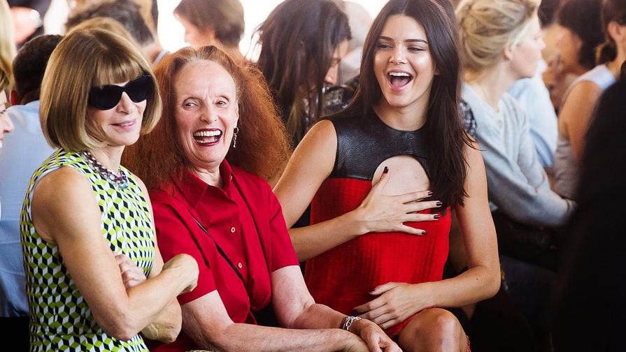 Анна Винтур, Грейс Коддингтон и Кендалл Дженнер во время показа Calvin Klein на Неделе моды в Нью-Йорке, 2015 год
