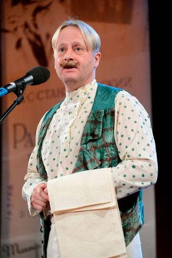 Эдуард Радзюкевич во время празднования 76-й годовщины Дома актера, 2013 год