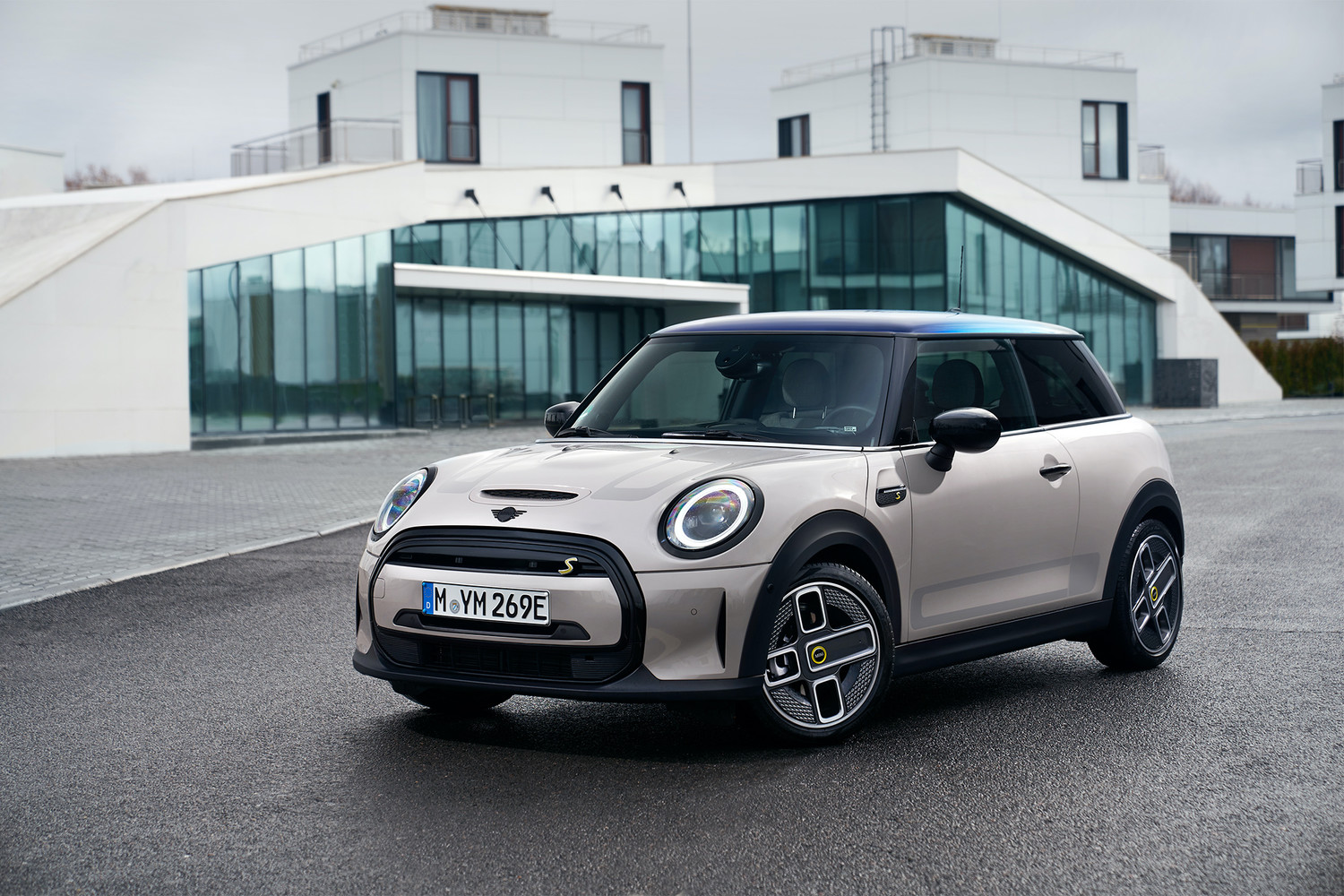 В Россию привезут всего 250 новых электрокаров Mini Cooper SE - Газета.Ru |  Новости