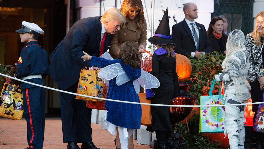 Президент США Дональд Трамп и его супруга Меланья во время празднования Хеллоуина в&nbsp;Белом доме, 30&nbsp;октября 2017&nbsp;года