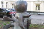 Эта скульптура была установлена в Москве, во дворе дома №3, строение 2 по улице Воронцово Поле, который занимал культурный центр Республики Корея. В народе получила название «Пчела Майя». Сейчас местонахождение скульптуры неизвестно