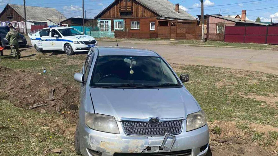 Водитель сбил девушку на парковке в Иркутской области