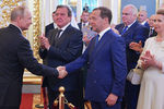 Президент России Владимир Путин, премьер-министр Дмитрий Медведев с супругой Светланой и экс-канцлер Германии Герхард Шредер во время церемонии инаугурации в Кремле, 7 мая 2018 года