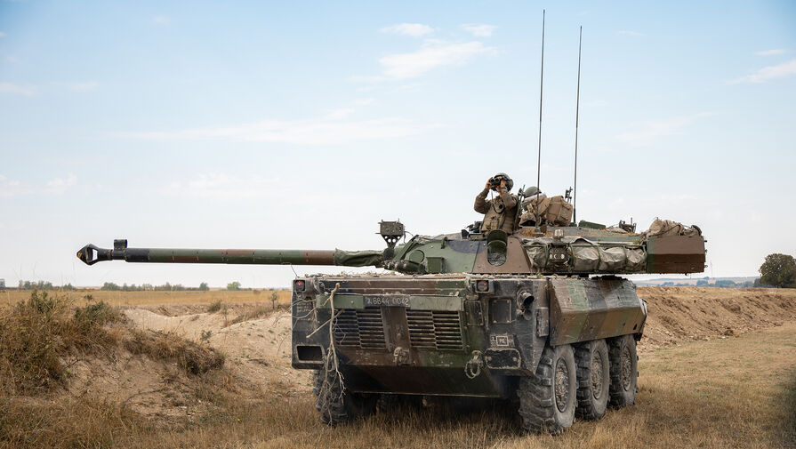 Французский политик Филиппо посчитал безумной передачу бронемашин AMX-10RC Украине