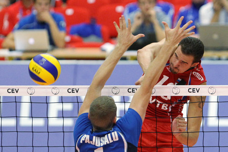 Российские волейболисты с победы стартовали на Евро