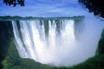 Водопад Виктория на стыке Зимбабве и Замбии
