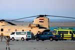 Эвакуация тел погибших при крушении самолета А-321 авиакомпании «Когалымавиа» в центральной части Синайского полуострова Египта