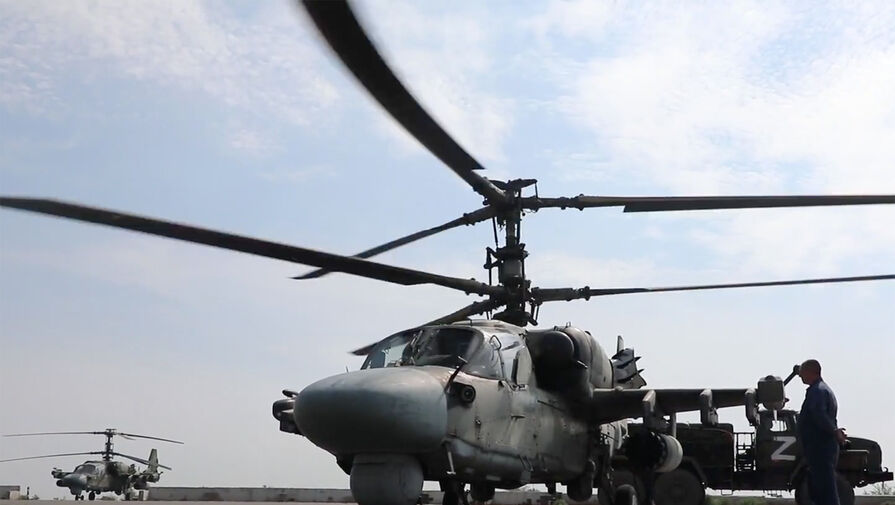 Минобороны РФ показало кадры работы вертолетов Ка-52 на Украине