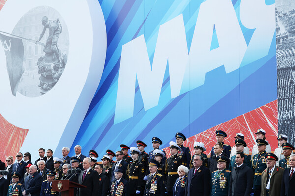 Президент РФ Владимир Путин и гости на&nbsp;Красной площади во время парада в&nbsp;Москве, посвященного 78-й годовщине Победы в&nbsp;Великой Отечественной войне