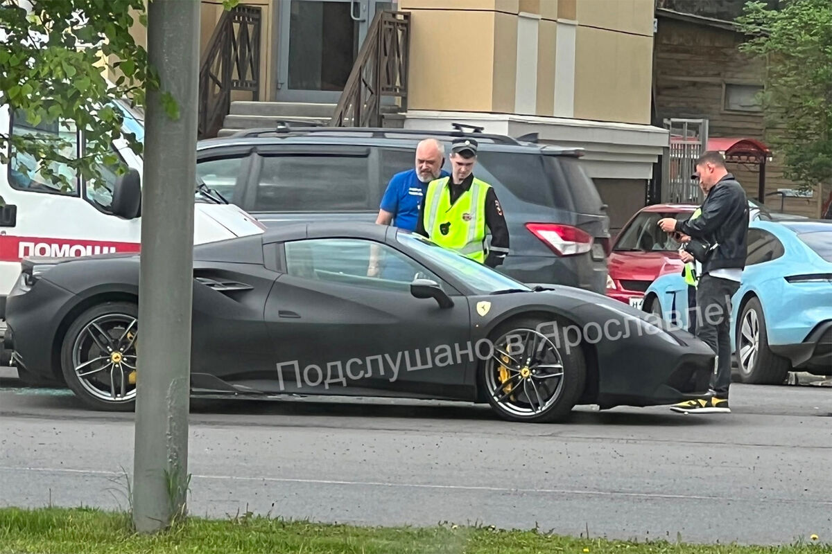 В Ярославле «скорая» врезалась в Ferrari бывшей жены экс-депутата -  Газета.Ru | Новости