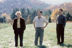 <b> «Правила виноделов» (1999)</b>
<br><br>
Шарлиз Терон сыграла одну из женщин, которая работает на ферме по производству сидра, куда попадает Гомер Уэллс. Вскоре у них начинается роман на фоне драматических событий.