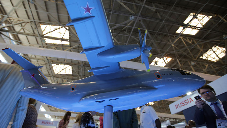 Макет нового легкого транспортного самолета Ил-112В