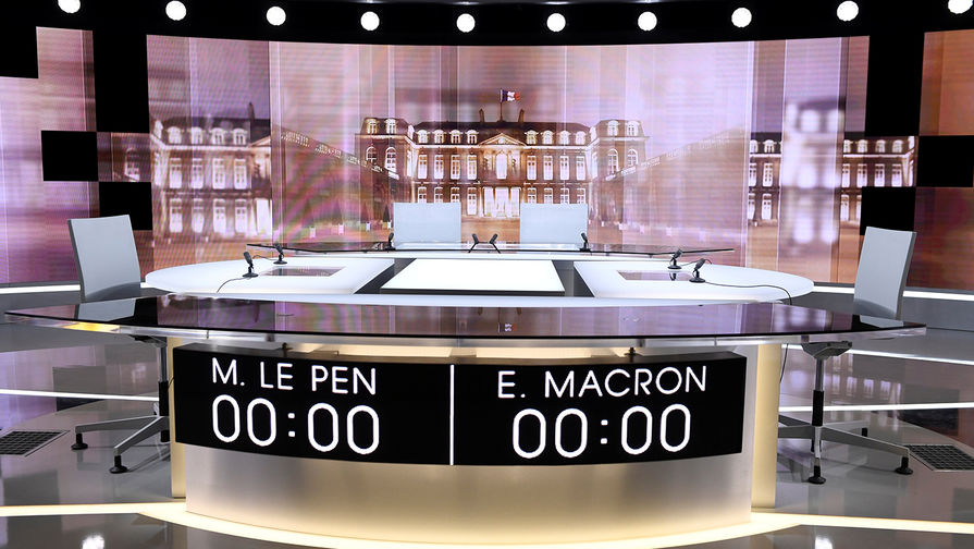 Студия около&nbsp;Парижа перед&nbsp;теледебатами кандидатов в&nbsp;президенты Франции Эммануэля Макрона и Марин Ле Пен, 2&nbsp;мая 2017&nbsp;года