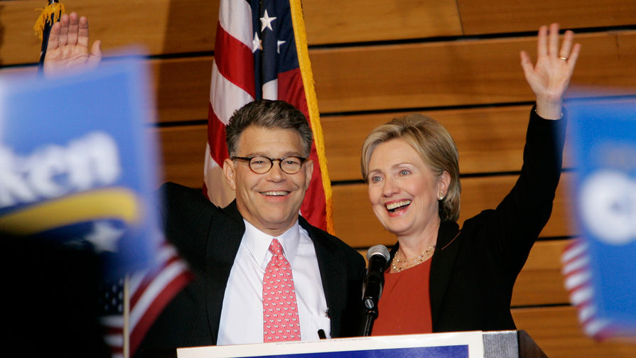 Кандидат в сенаторы Эл Франкен и сенатор Хиллари Клинтон во время мероприятия в Миннеаполисе, 2008 год