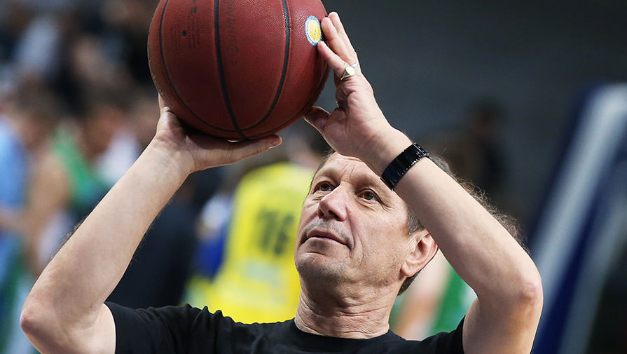  Александр Жуков во время IV благотворительного баскетбольного «Матча звезд», 2016 год