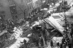 Обломки авиалайнера United Airlines на улицах Бруклина в Нью-Йорке, 16 декабря 1960 года