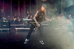 Фронтмен группы Children Of Bodom Алекси Лайхо во время концерта в Хельсинки, 2015 год