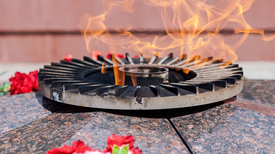 В Новоуральске 8-летний школьник сжег венок на Вечном огне