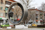 Памятник космонавту Юрию Гагарину скульптора Каджая, открытый в 1978 году во время празднования 800-летия города, на улице Гагарина в Коломне