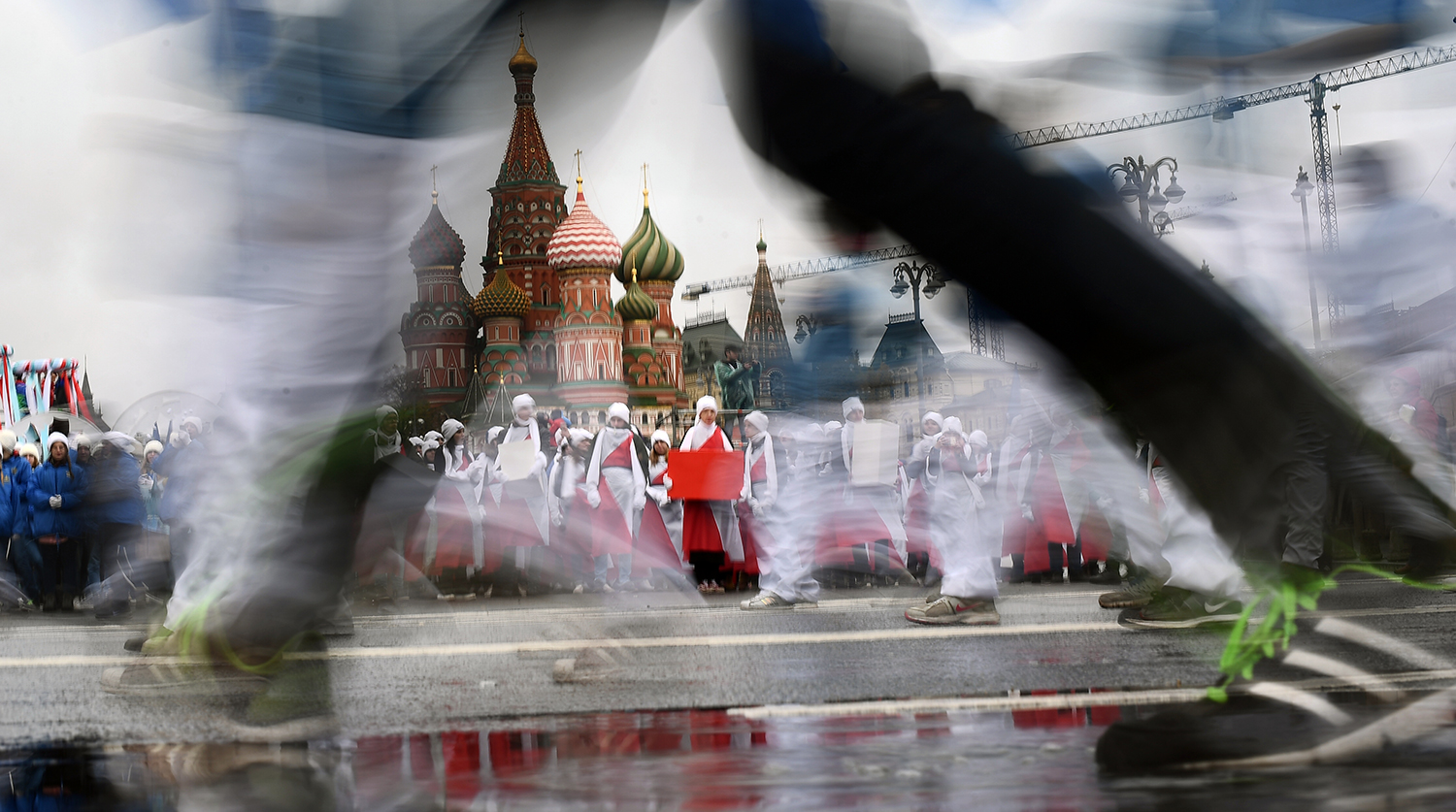 Участники международного парада-карнавала студенчества в рамках XIX Всемирного фестиваля молодежи и студентов