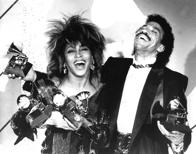 Тина Тернер и Лайонел Ричи во время церемонии вручения &laquo;Грэмми&raquo; в&nbsp;Лос-Анджелесе, 1985 год