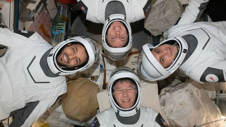 Американский корабль Crew Dragon с космонавтом из России отстыковался от МКС
