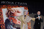 Актриса Светлана Светличная и актер Александр Олешко во время церемонии вручения премии журнала Hello! «Самые стильные в России» в клубе Forbes Club в Москве, 31 мая 2009 года