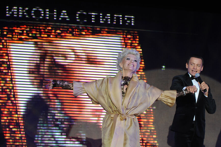 Актриса Светлана Светличная и актер Александр Олешко во время церемонии вручения премии журнала Hello! «Самые стильные в&nbsp;России» в&nbsp;клубе Forbes Club в&nbsp;Москве, 31&nbsp;мая 2009&nbsp;года