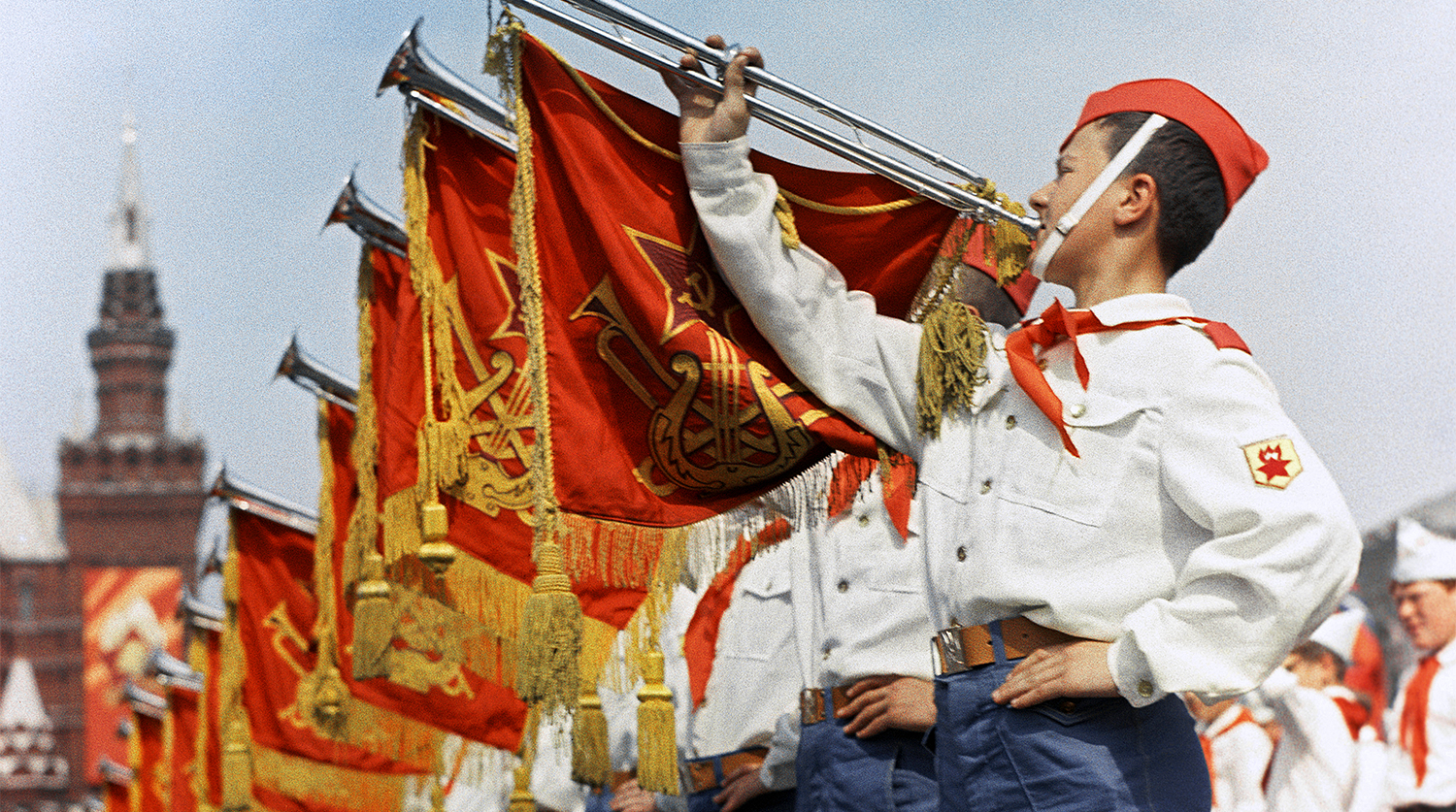 

Участники парада на Красной площади в Москве, посвященного празднованию 50-летия Советской власти и...

