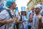 Фанаты сборной Аргентины на улице Нижнего Новгорода перед матчем группового этапа чемпионата мира по футболу между сборными Аргентины и Хорватии, 21 июня 2018 года