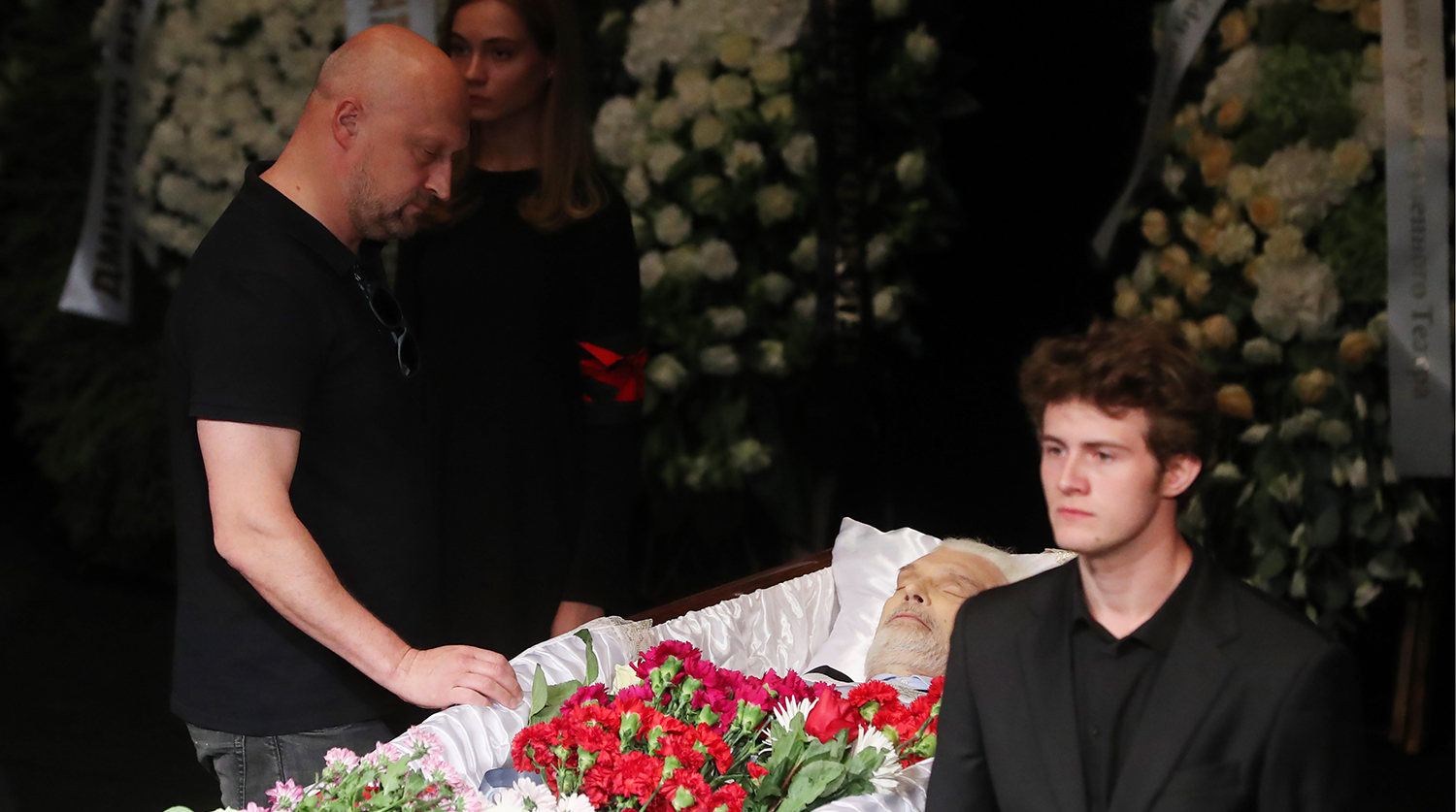Актер Гоша Куценко во время церемонии прощания с Дмитрием Брусникиным, 13 августа 2018 года