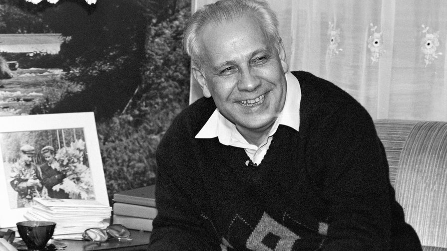 Анатолий Лукьянов у себя дома, 1993 год