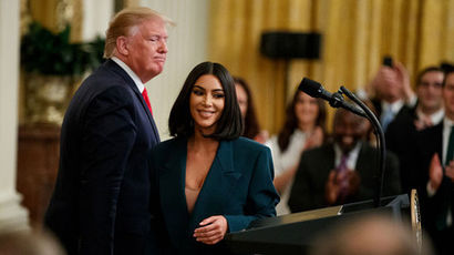 Ким Кардашьян и президент США Дональд Трамп во время мероприятия в Белом доме, 13 июня 2019 года