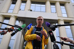 Журналист интернет-издания «Медуза» Иван Голунов отвечает на вопросы журналистов у здания Мосгорсуда, где рассматривалась законность решения о его домашнем аресте, июнь 2019 года