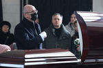Телеведущий Андрей Кондрашов на церемонии прощания с телеведущим Михаилом Зеленским в похоронном доме «Троекурово», 19 января 2022 года