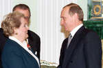 И.о. президента России Владимир Путин и госсекретарь США Мадлен Олбрайт во время встречи в Москве, 2000 год