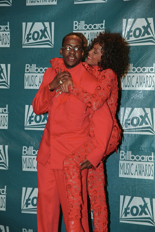 Уитни Хьюстон с&nbsp;своим мужем Бобби Брауном на&nbsp;вручении премий журнала Billboard в&nbsp;1993 году