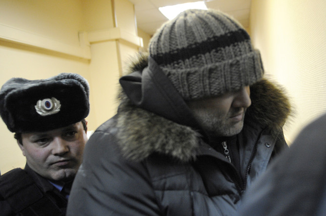 Замир Абдулкеримов в здании Тверского суда в феврале 2013 года