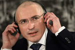 Бывший глава ЮКОСа Михаил Ходорковский. В 2005 году был приговорен к тюремному заключению по обвинению в мошенничестве и уклонении от уплаты налогов. В 2013 году был амнистирован. После освобождения попросил у властей Швейцарии вид на жительство