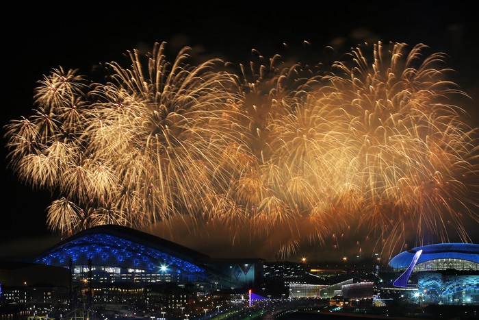 Салют во время церемонии закрытия Олимпийских игр в Сочи
